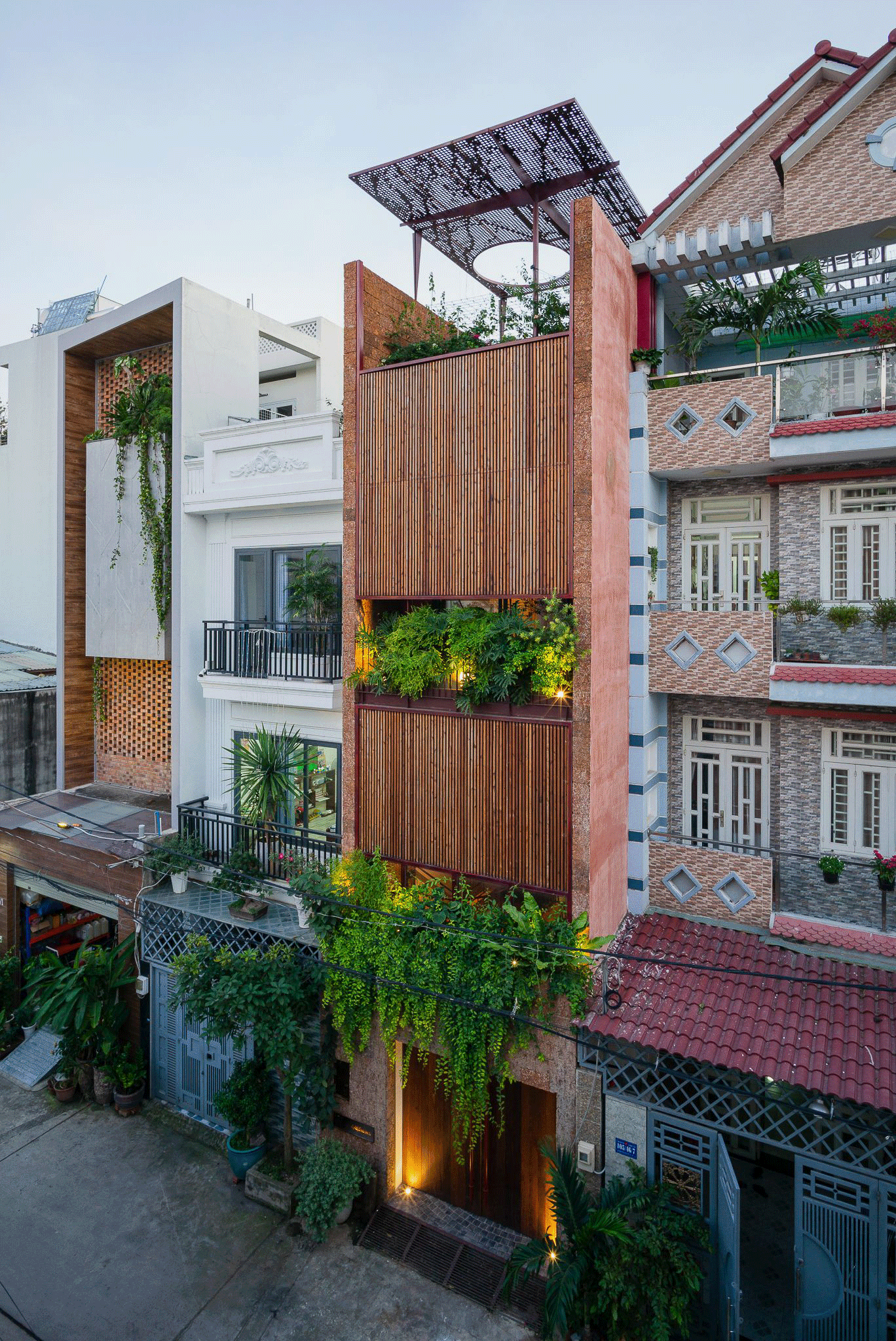 Căn nhà mang nét thuần Việt giữa lòng đô thị Sài Gòn tấp nập - Ảnh 3