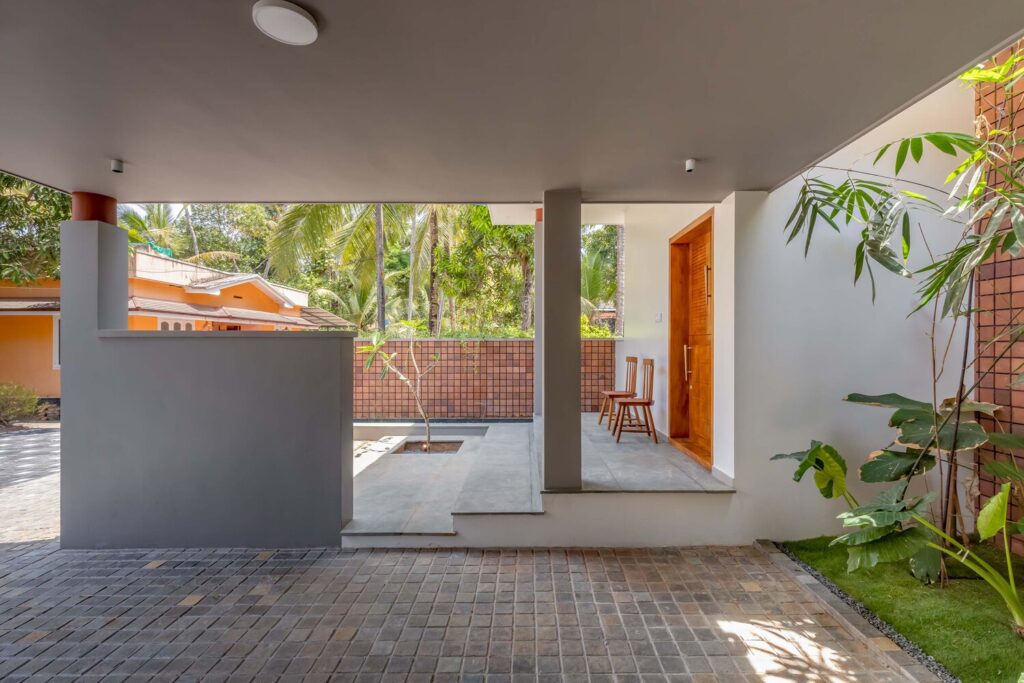 Ngôi nhà mái ngói bình yên giữa vườn dừa xanh mát - Ảnh 4