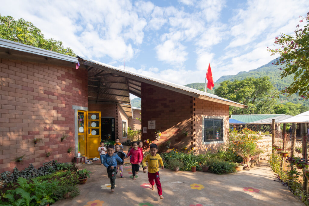 Trường tiểu học Nà Khoang như bông hoa giữa núi đồi - Ảnh 3