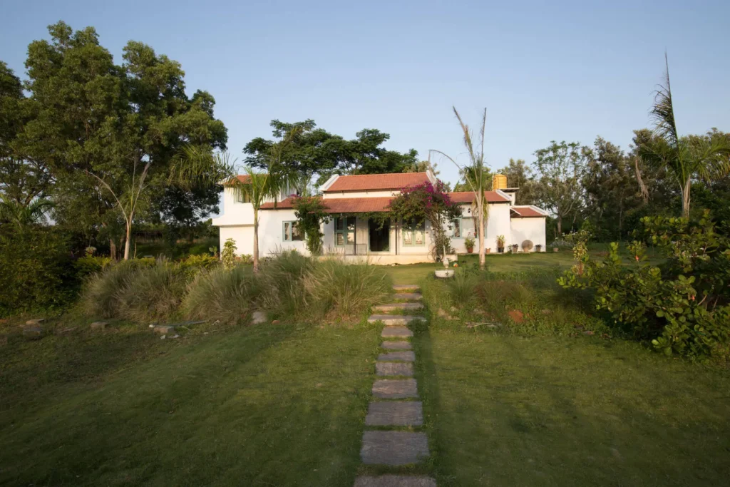 Ngôi nhà với khu vườn trên cao độc đáo tại Nha Trang - Ảnh 15